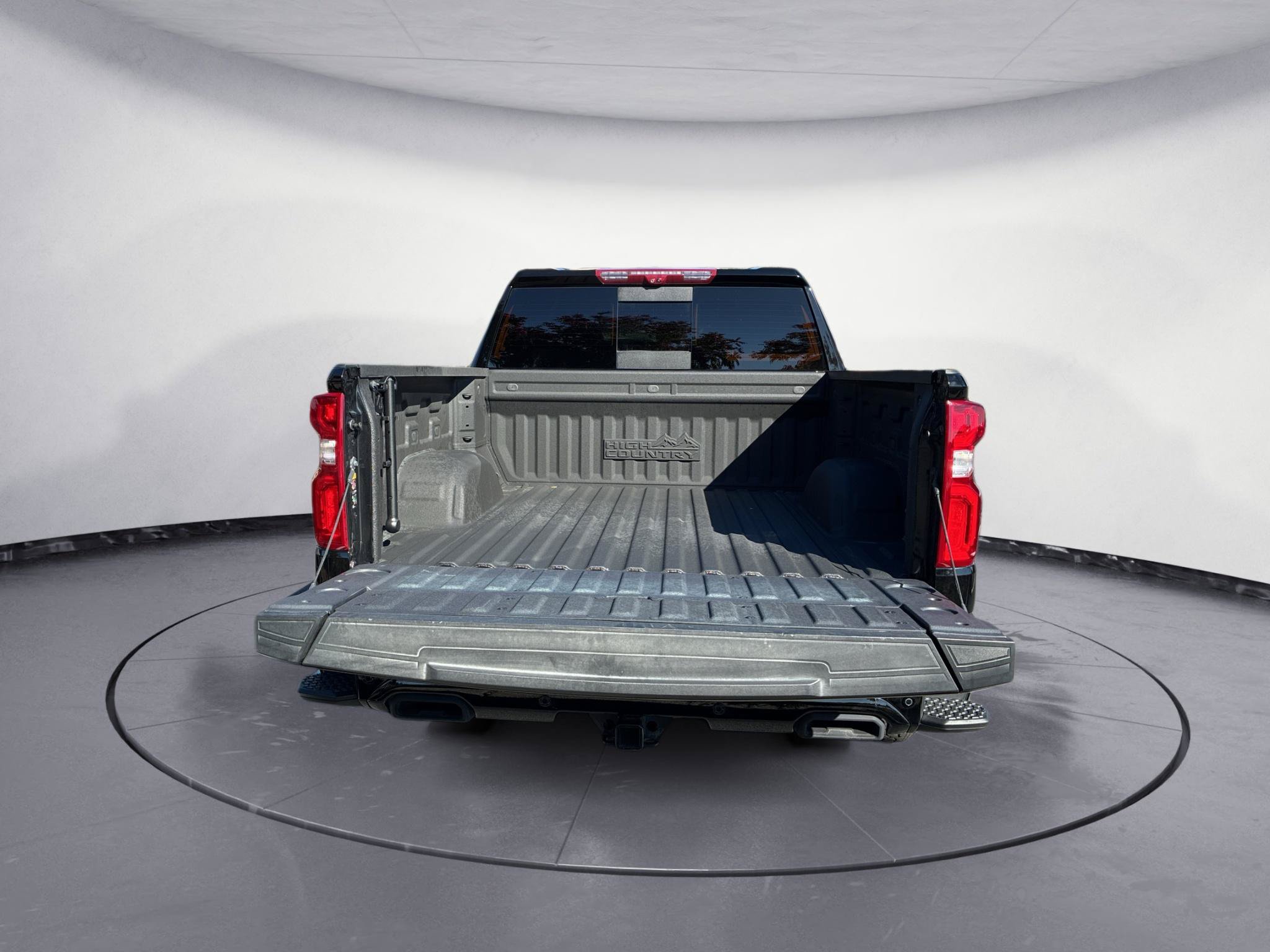 Used 2024 Chevrolet Silverado 1500 High Country w/ Midnight Edition AWD/4WD image 6