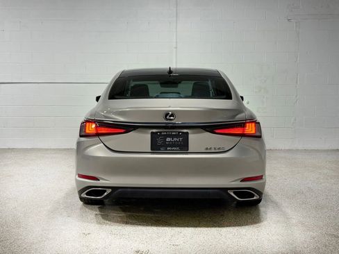 Used 2019 Lexus ES 350 Ultra Luxury w/ Accessory Package image 8