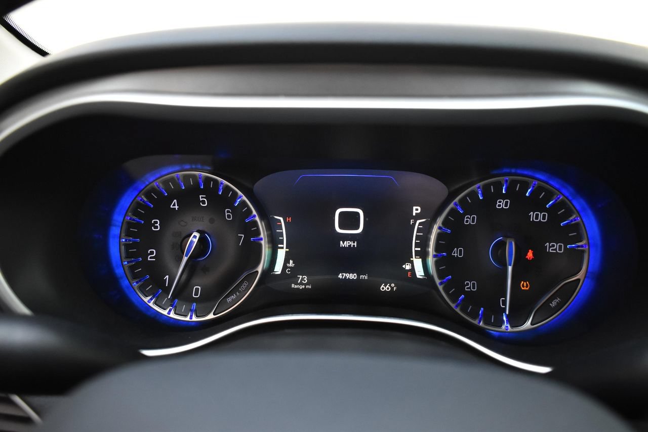 Used 2024 Chrysler Pacifica Touring-L FWD image 26
