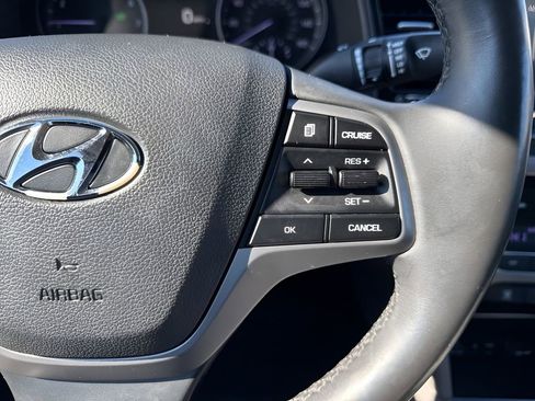 Used 2017 Hyundai Elantra Limited w/ Limited Tech Package 04 image 16