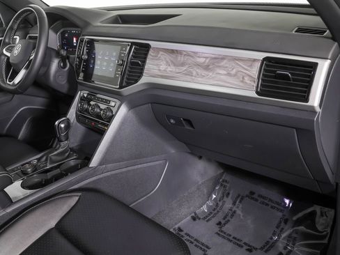 Used 2022 Volkswagen Atlas Cross Sport SE image 41