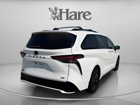 Used 2025 Toyota Sienna XSE w/ XSE Plus Package AWD/4WD image 5