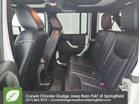 Used 2015 Jeep Wrangler Unlimited Rubicon image 31