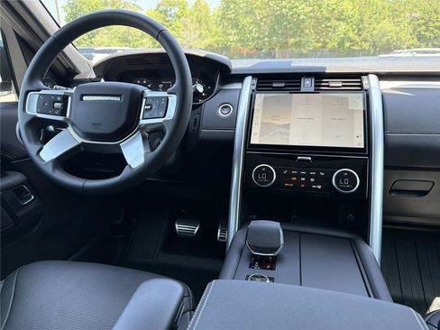 Used 2024 Land Rover Discovery Dynamic SE AWD/4WD image 10