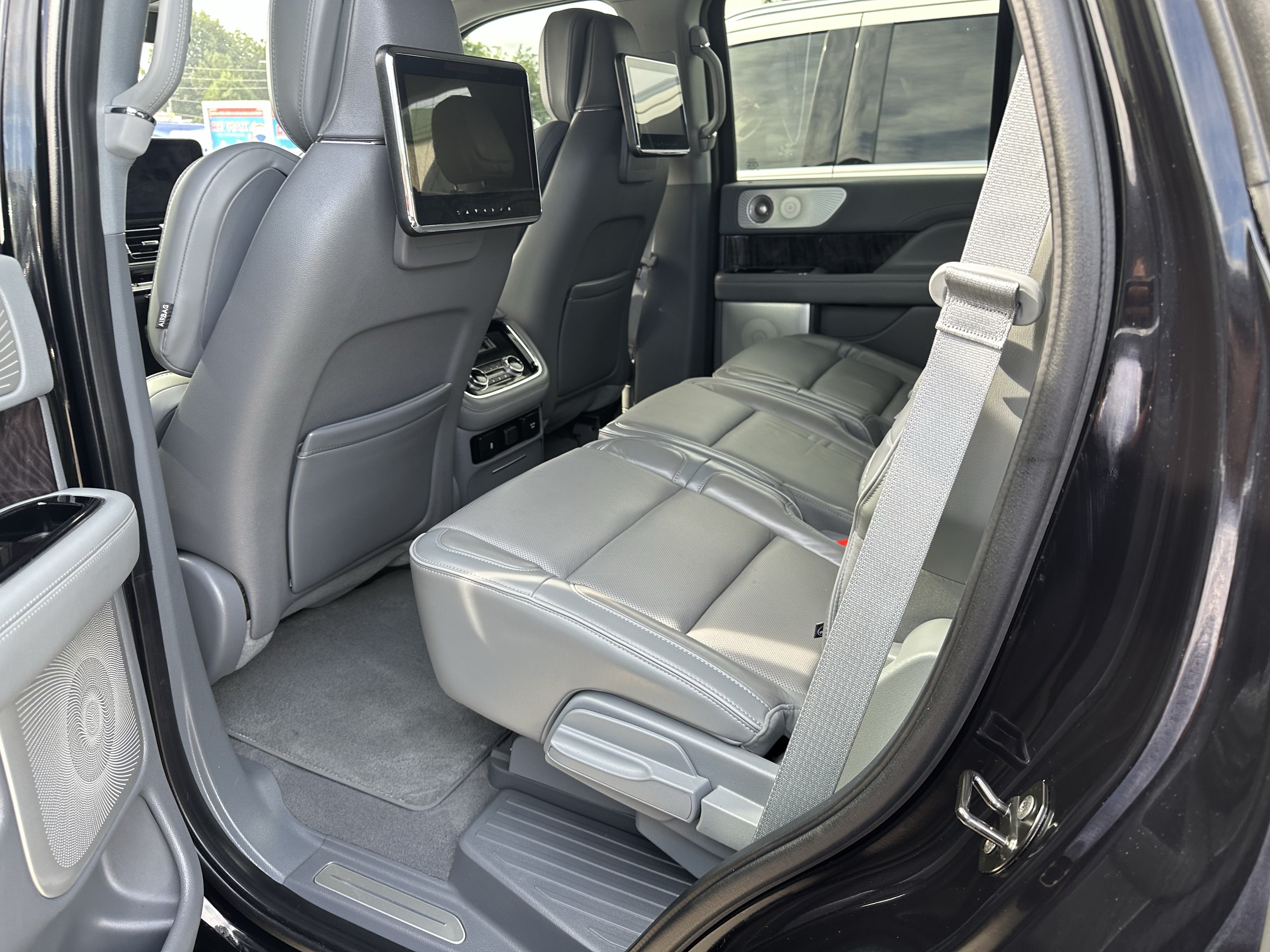 Used 2019 Lincoln Navigator Reserve AWD/4WD image 8