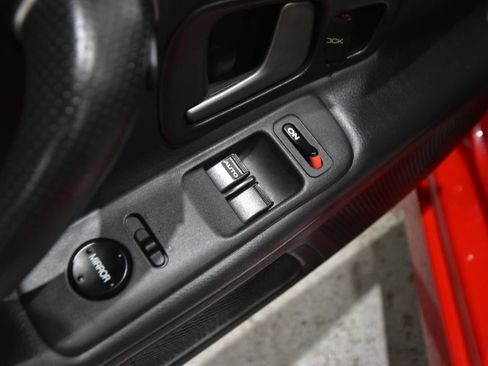 Used 2004 Honda S2000 image 17