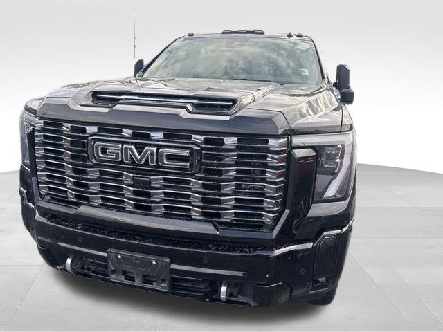 Used 2025 GMC Sierra 2500 Denali Ultimate AWD/4WD image 3