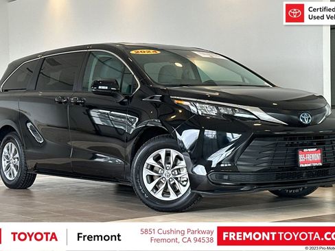 Certified 2024 Toyota Sienna LE image 1