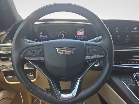 Used 2023 Cadillac Escalade Premium Luxury AWD/4WD image 19