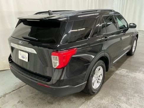 Used 2023 Ford Explorer XLT RWD image 3