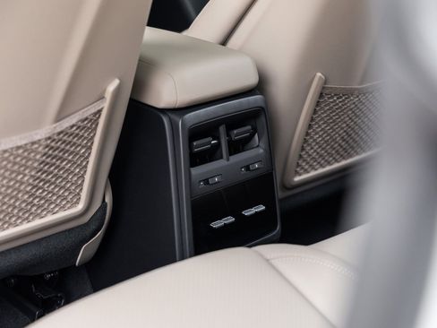 New 2025 Porsche Macan 4S Electric image 38