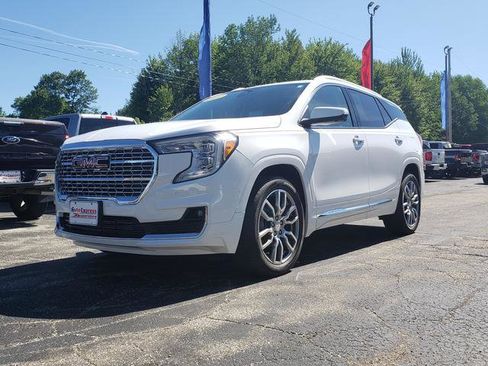 Used 2022 GMC Terrain Denali w/ Denali Premium Package AWD/4WD image 3