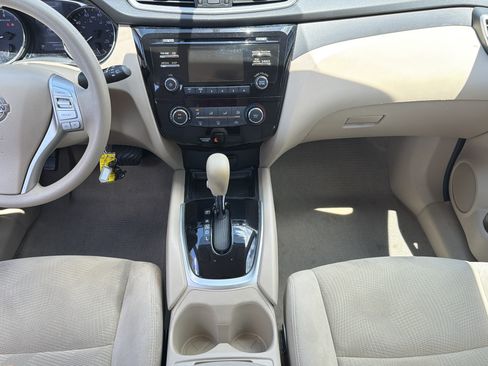Used 2014 Nissan Rogue S FWD image 11