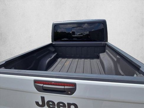 Used 2022 Jeep Gladiator Sport AWD/4WD image 6