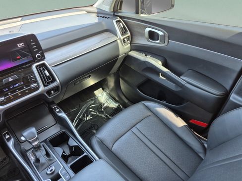 Used 2022 Kia Sorento EX w/ Panoramic Sunroof Package FWD image 14
