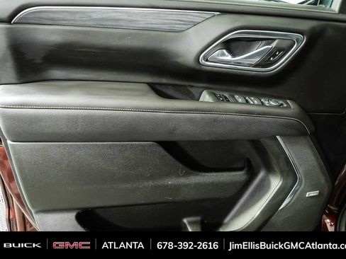 Used 2023 GMC Yukon XL SLT AWD/4WD image 11