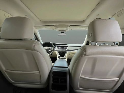Used 2017 Cadillac XT5 Luxury w/ Driver Awareness Package FWD image 17