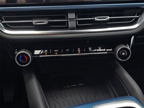 New 2026 Chevrolet Equinox EV LT image 30