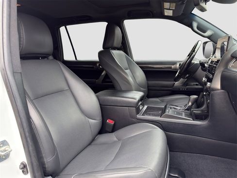 Used 2023 Lexus GX 460 Premium w/ Accessory Package image 23