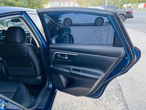 Used 2016 Nissan Altima 2.5 SR w/ LED Appearance Package image 19