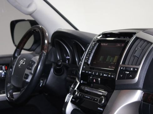 Used 2013 Toyota Land Cruiser AWD/4WD image 30