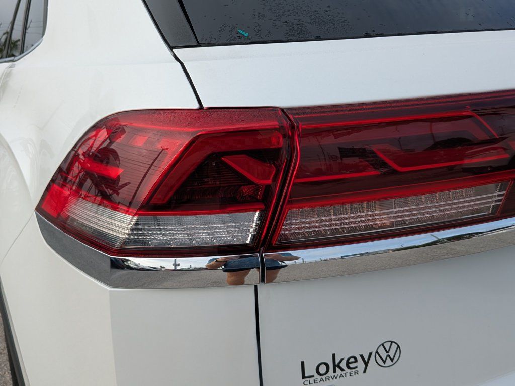 Certified 2026 Volkswagen Atlas Cross Sport SE FWD image 7