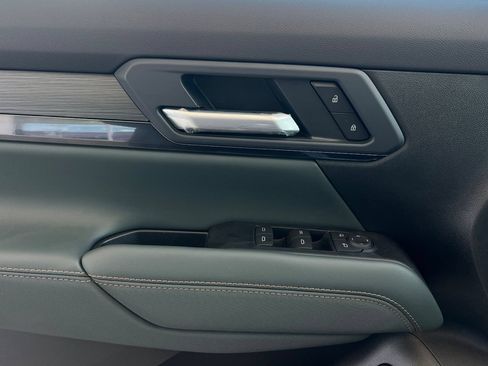 New 2026 GMC Terrain AT4 w/ Technology Package II AWD/4WD image 8
