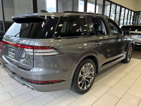 Used 2025 Lincoln Aviator 2WD w/ Jet Appearance Package image 3