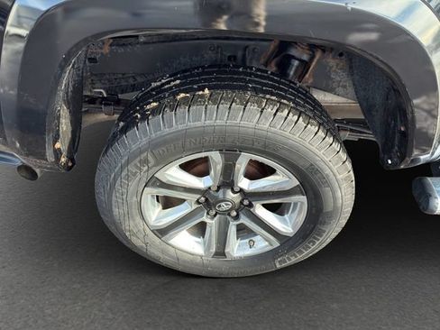Used 2017 Toyota Tacoma Limited w/ Tow Package AWD/4WD image 10