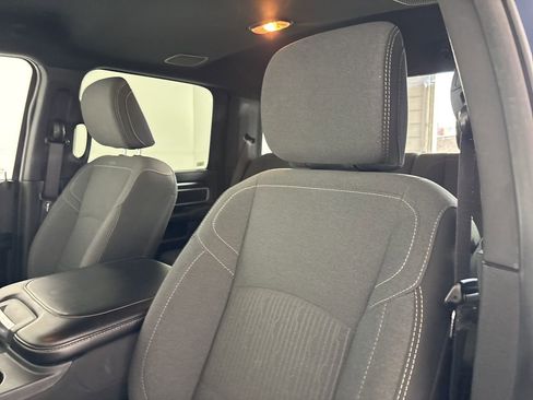 Used 2024 RAM 2500 Big Horn w/ Sport Appearance Package image 9