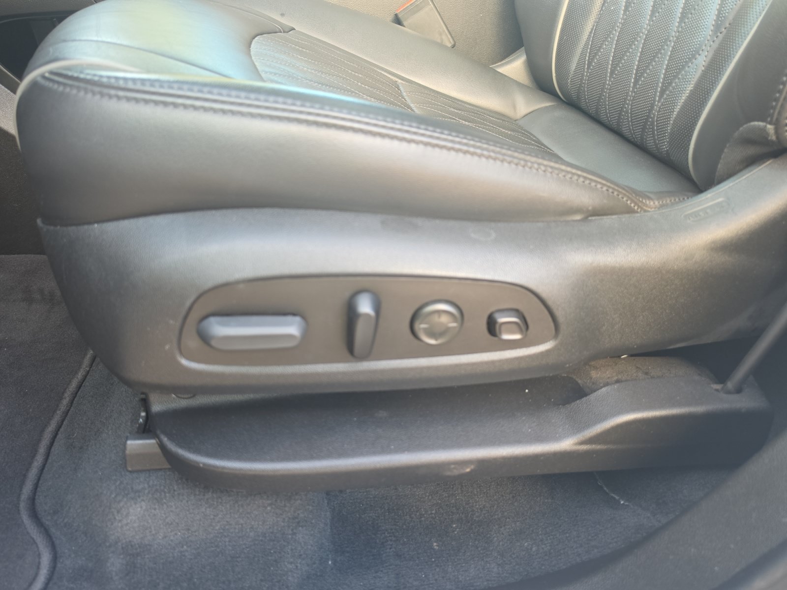Used 2024 Buick Enclave Avenir w/ Avenir Technology Package FWD image 31