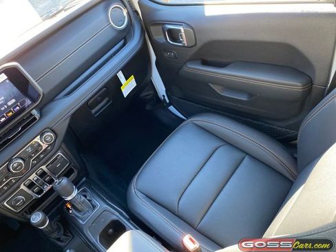 New 2025 Jeep Wrangler Unlimited Sahara image 17