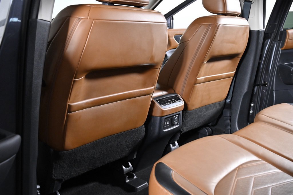 Certified 2024 Nissan Pathfinder Platinum w/ Black Appearance Package AWD/4WD image 28