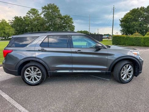Used 2020 Ford Explorer XLT w/ Equipment Group 202A AWD/4WD image 2