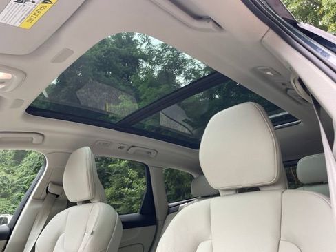 Certified 2024 Volvo XC60 B5 Plus w/ Climate Package AWD/4WD image 24