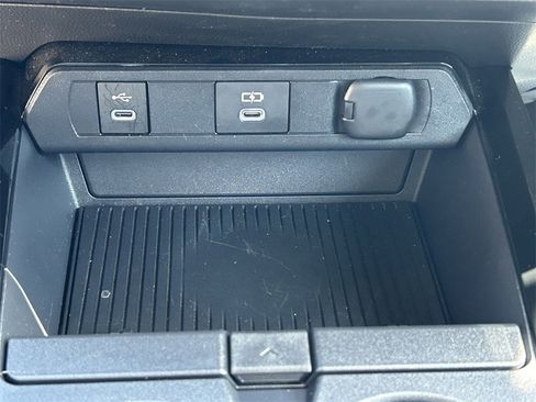 Used 2025 Toyota Prius XLE image 23