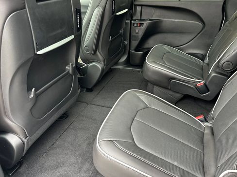 New 2026 Chrysler Pacifica Limited w/ Uconnect Theater Family Group FWD image 14