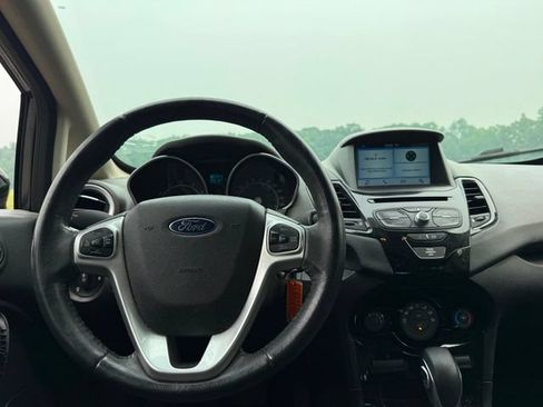 Used 2016 Ford Fiesta SE w/ Equipment Group 201A FWD image 9