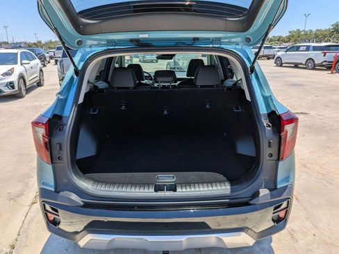 Certified 2025 Kia Seltos EX FWD image 12