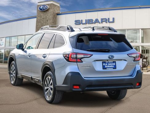 Used 2023 Subaru Outback Premium image 2