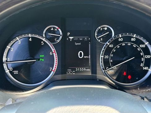 Used 2023 Lexus GX 460 Luxury w/ Sport Design Package AWD/4WD image 13