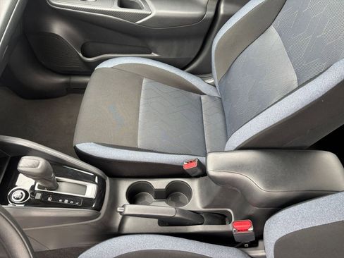 Used 2025 Nissan Versa SV image 41