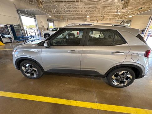 Used 2026 Hyundai Venue SEL FWD image 6