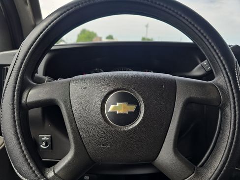 Used 2017 Chevrolet Express 2500 RWD image 22