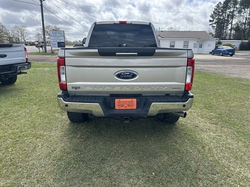 Used 2017 Ford F250 XLT w/ XLT Premium Package image 9