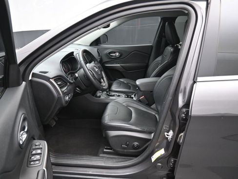 Used 2020 Jeep Cherokee Latitude Lux w/ Comfort/Convenience Group image 9