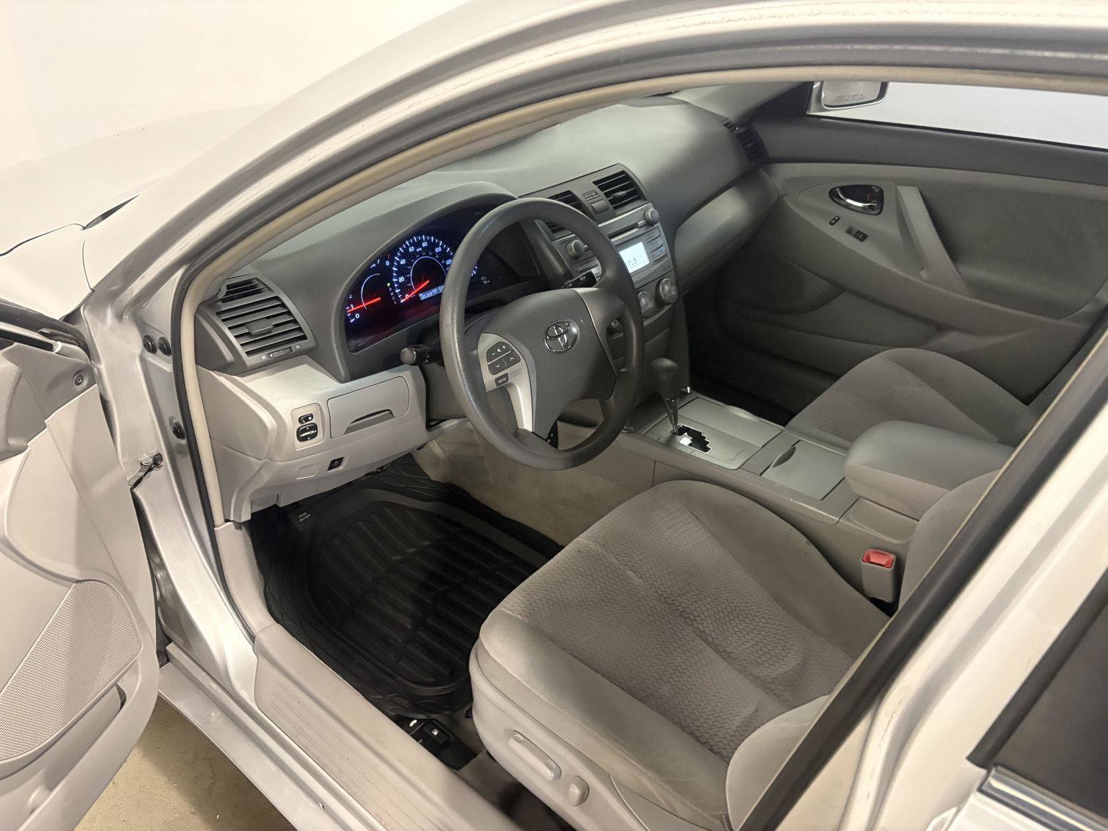 Used 2011 Toyota Camry LE FWD image 15