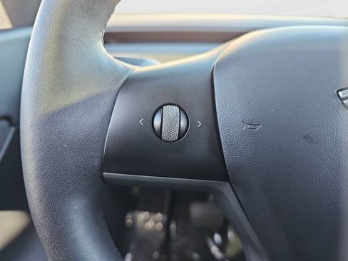 Used 2022 Tesla Model Y Long Range AWD/4WD image 11