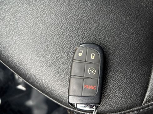 Used 2025 Jeep Compass Limited image 27