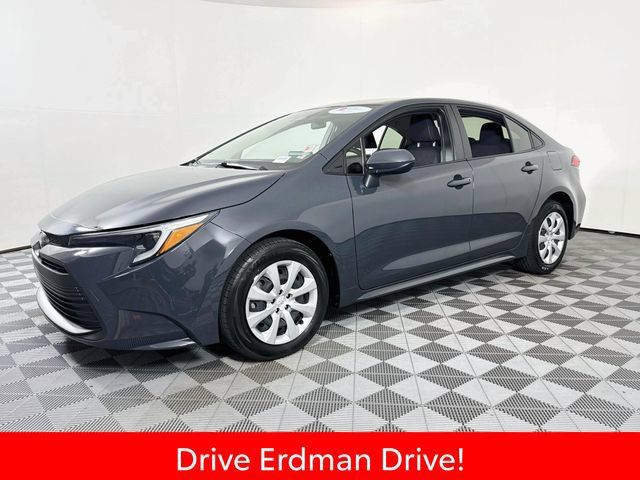 Certified 2025 Toyota Corolla LE FWD image 3